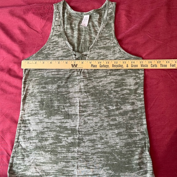 Women’s Green Alternative Apparel Tank Top Size S. Can be styled multiple ways - Picture 5 of 8